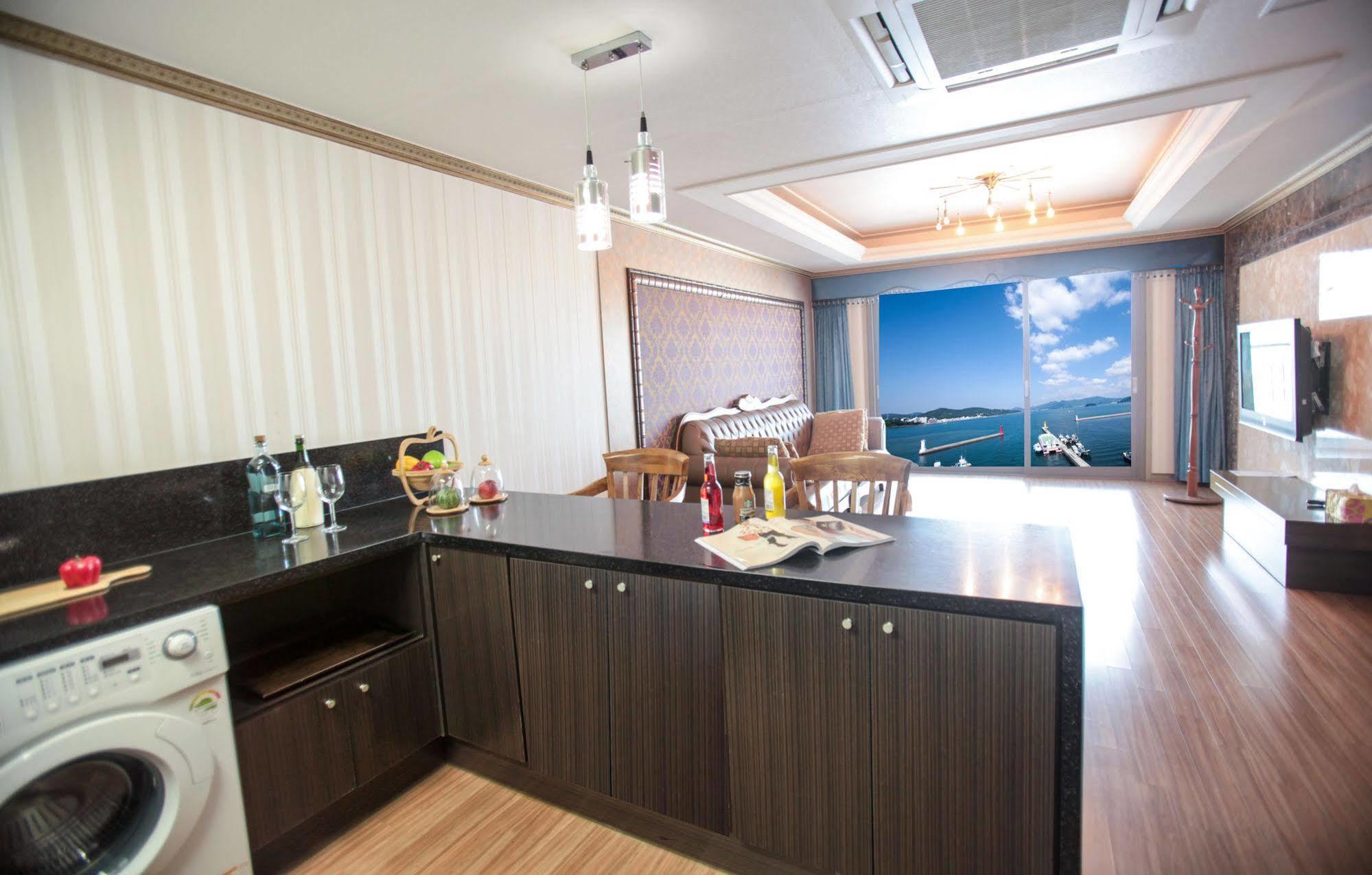 Bay Condo Hotel Tongyeong Exterior foto