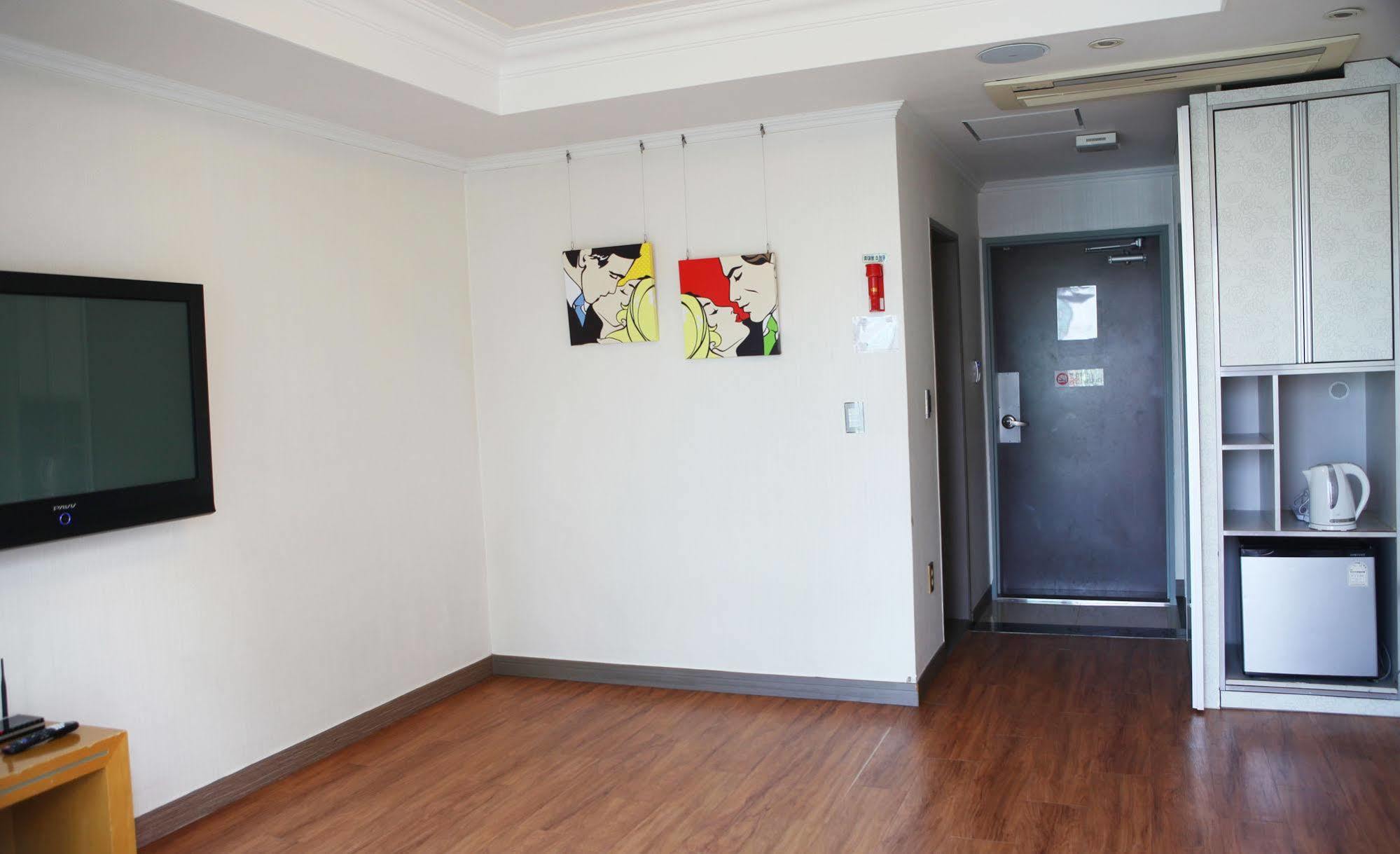 Bay Condo Hotel Tongyeong Exterior foto