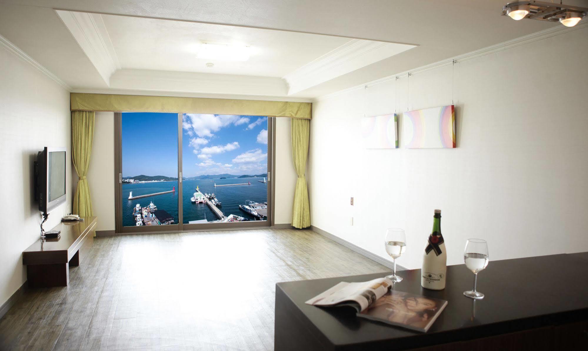 Bay Condo Hotel Tongyeong Exterior foto