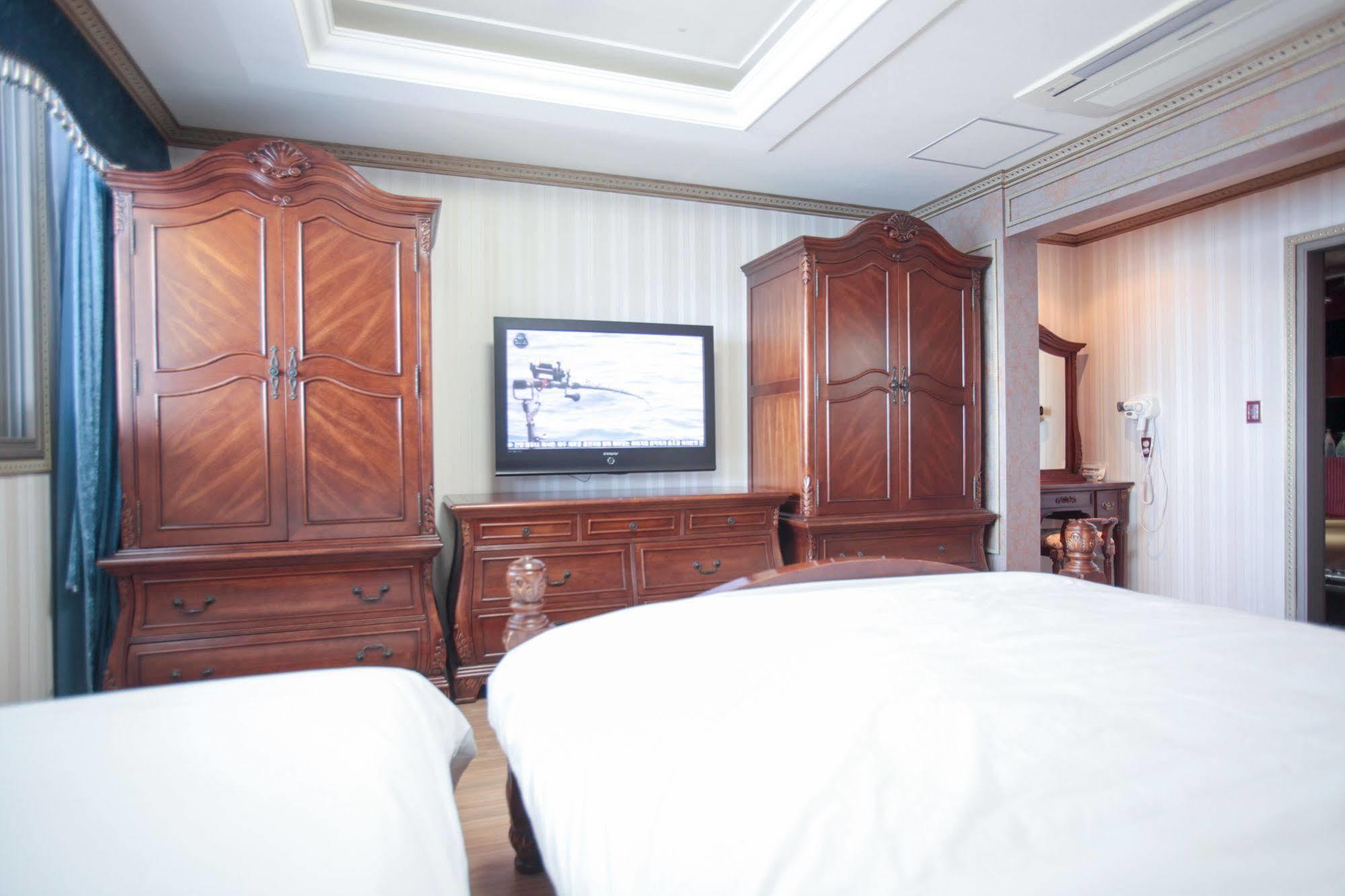 Bay Condo Hotel Tongyeong Exterior foto