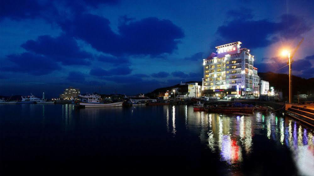 Bay Condo Hotel Tongyeong Exterior foto